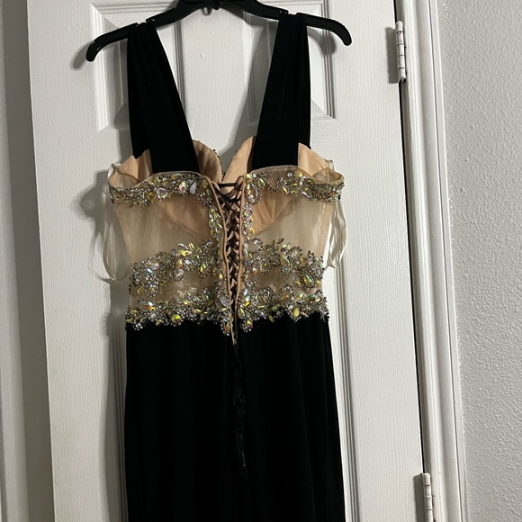 Long, Black dress - Picture 3 of 3